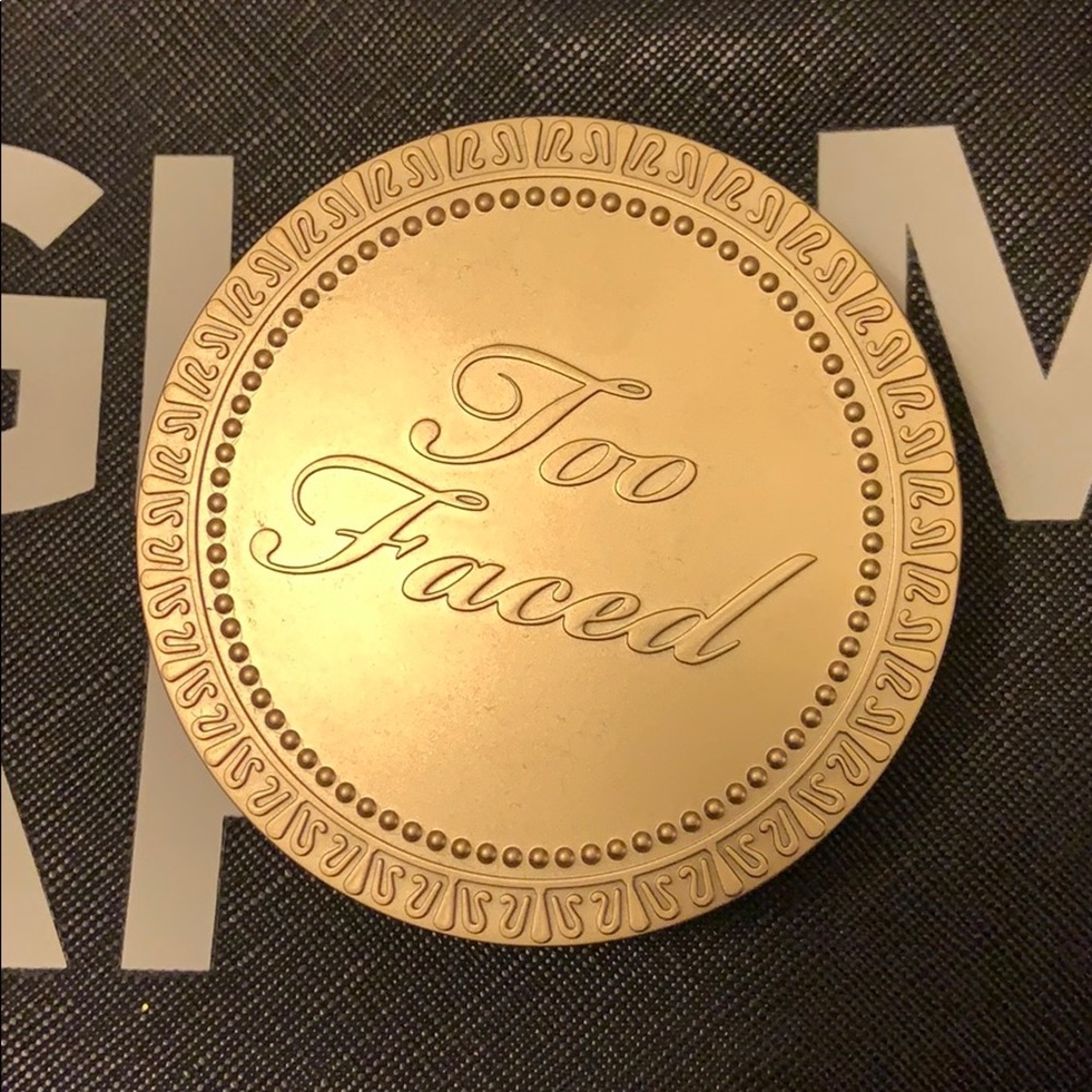 Too faced bronzer